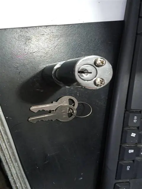 Troca de fechadura residencial feita pelo Victor Chaveiro